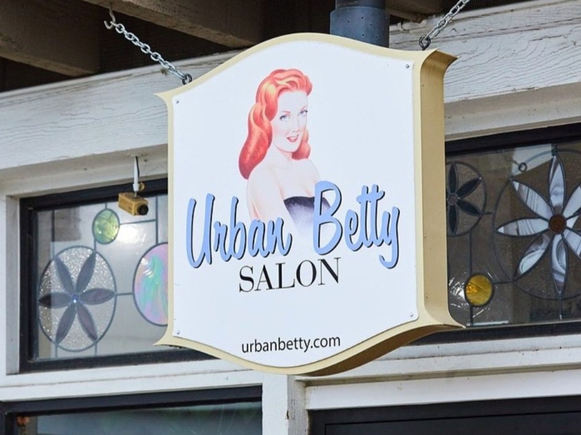 Urban Betty salon sign