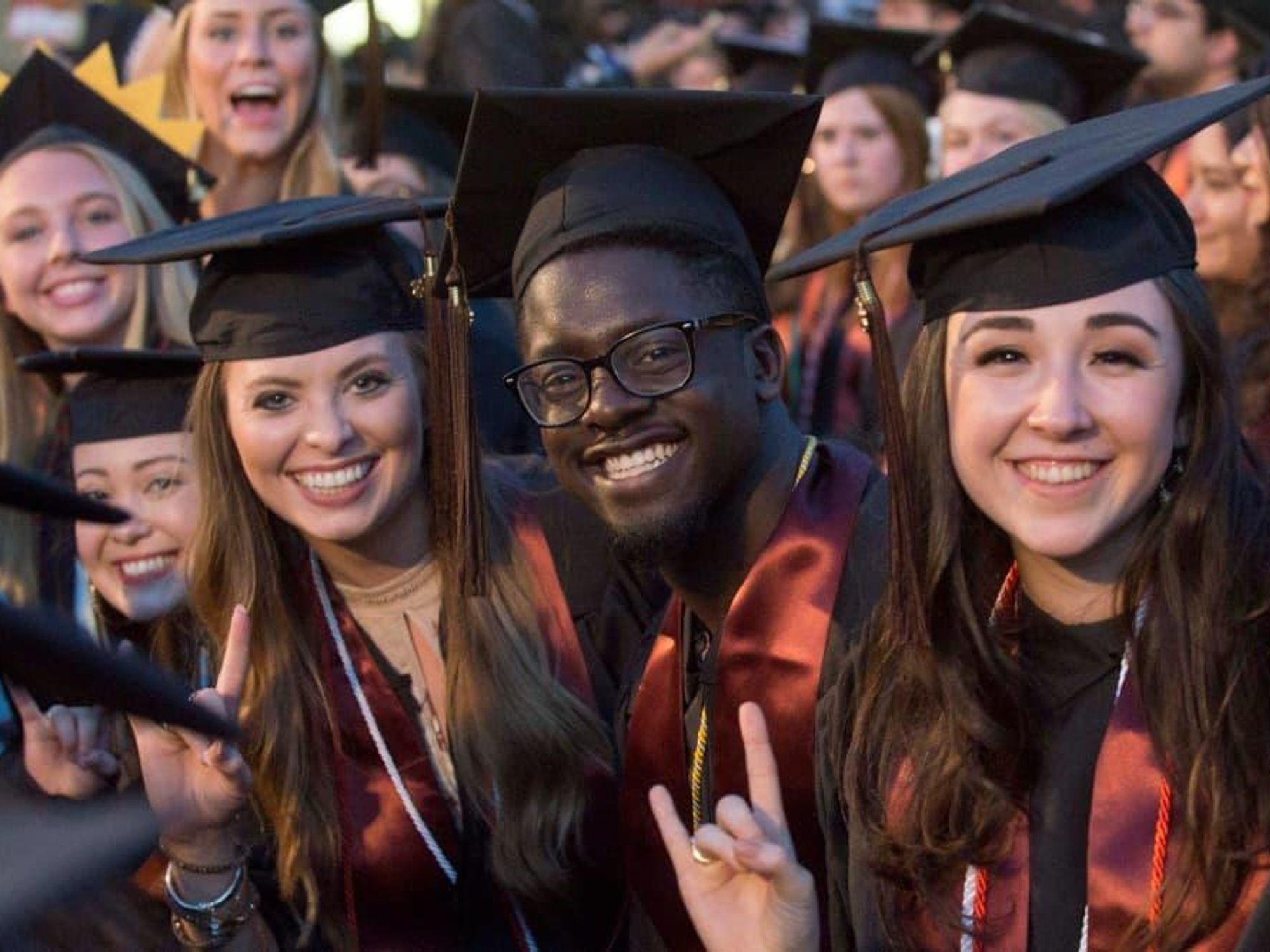 UT Austin university of texas commencement students hook em horns
