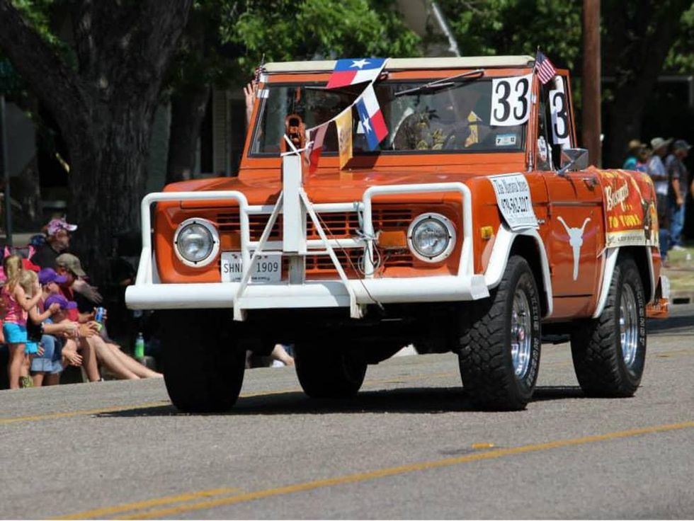 UT Longhorn car in Shiner downtown parade