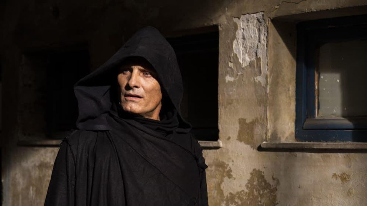 Viggo Mortensen in Crimes of the Future.