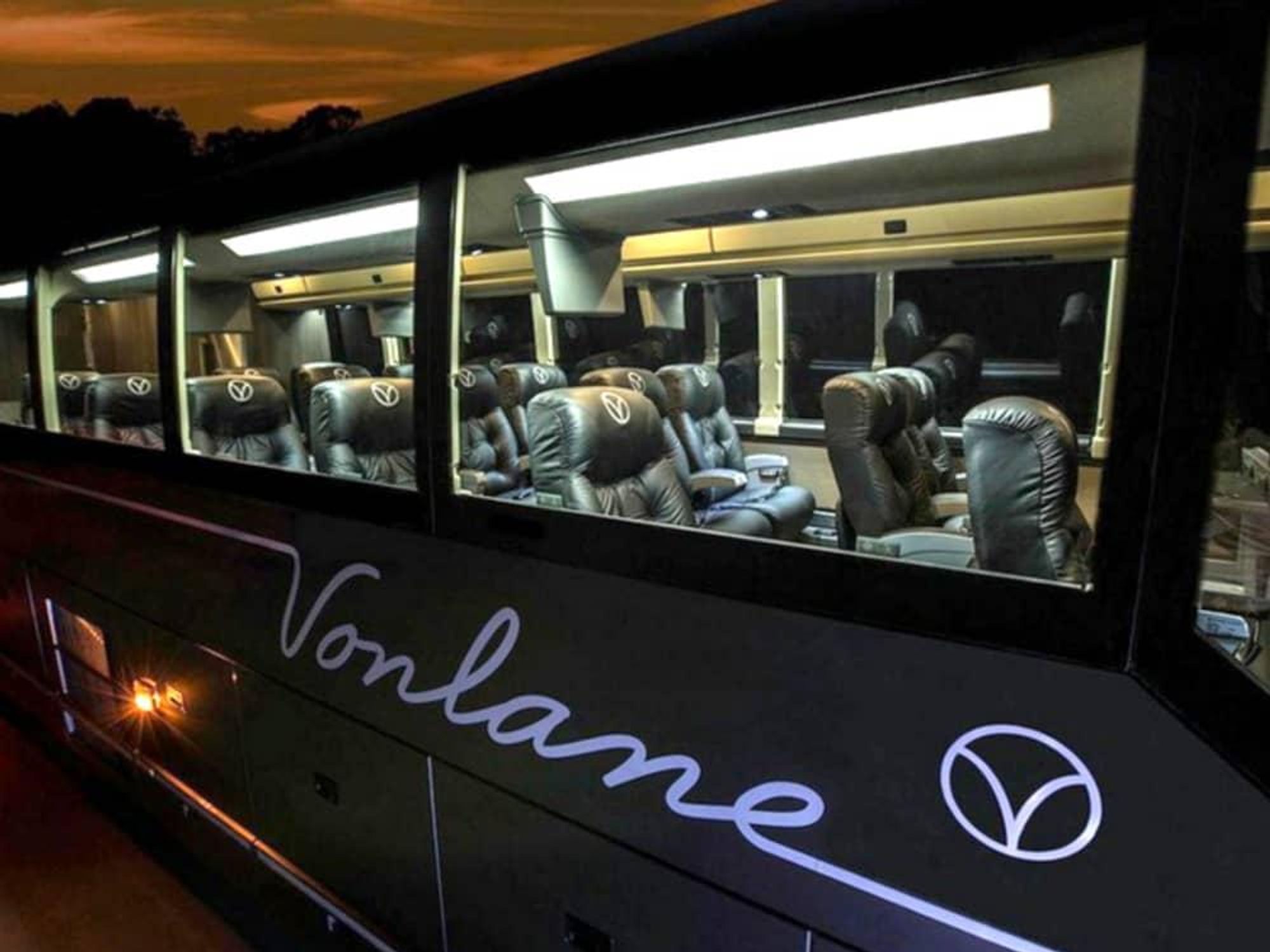 Vonlane bus exterior CROPPED