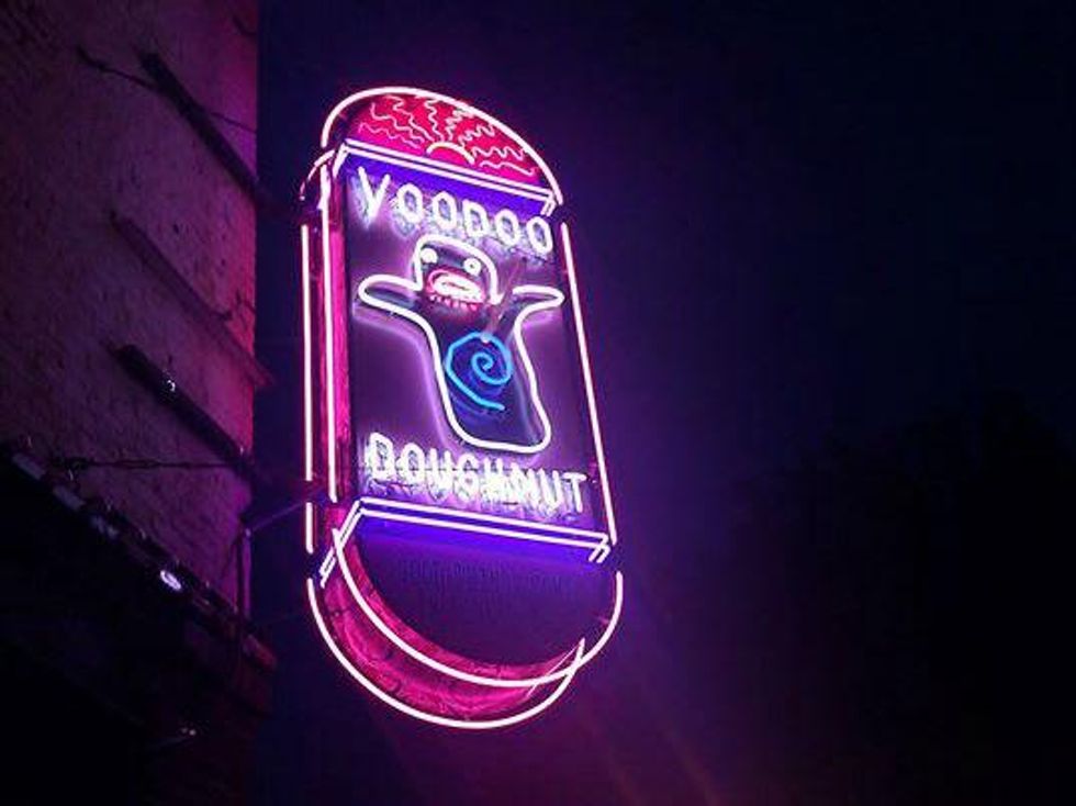 Voodoo Doughnuts_donuts_Portland_sign_2015