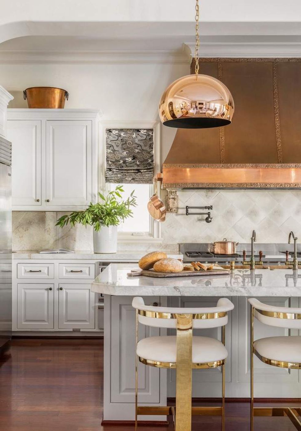 Warm metal accents, Houzz 2025 summer home design trends