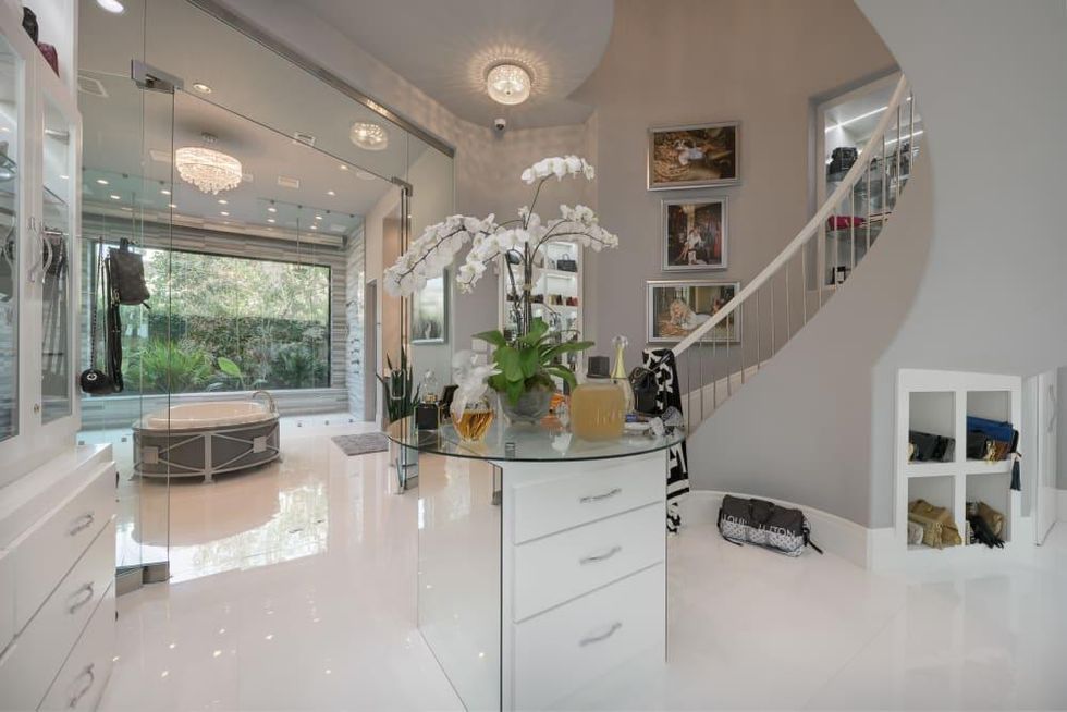 Woodlands three-story closet