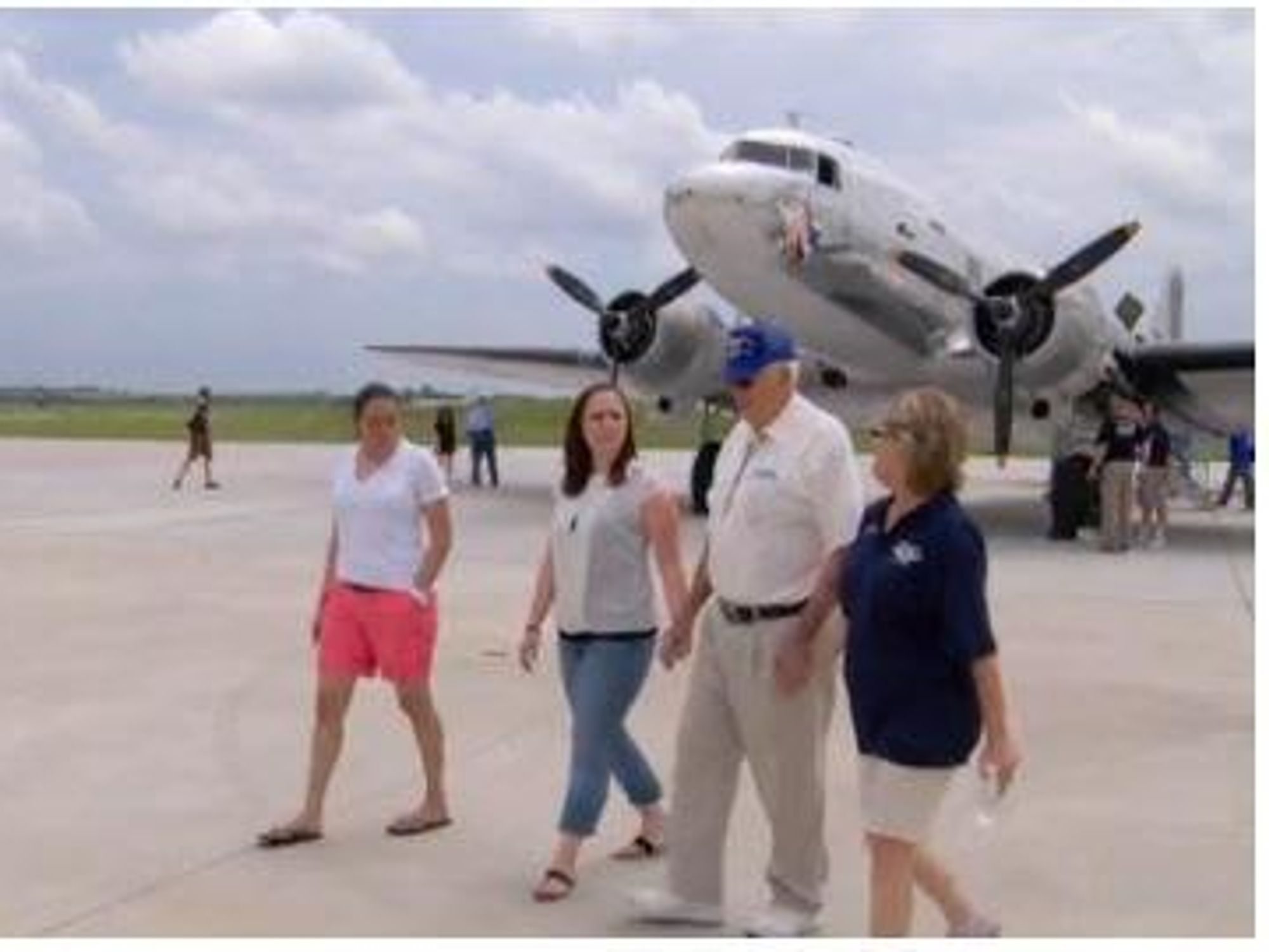 World War II veteran rode in a C-47 for Fathers Day.