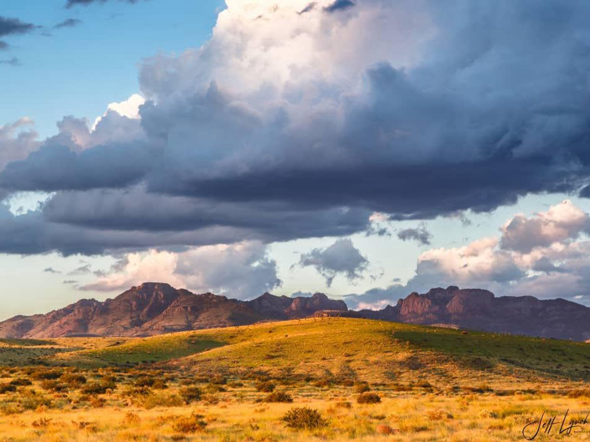 You are never without a scenic desert-meets-mountains view.