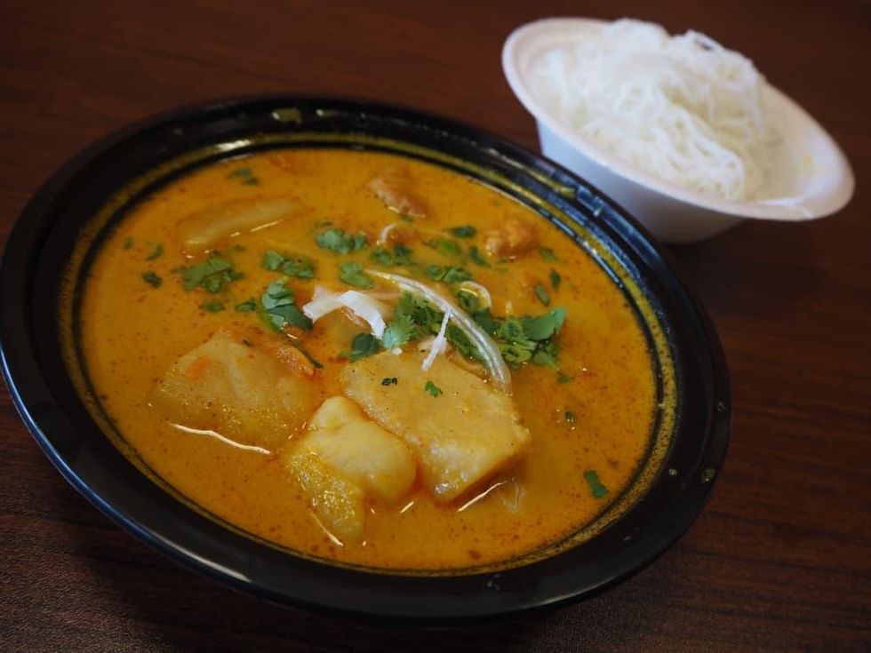 Yummitaco Austin restaurant Vietnamese chicken curry