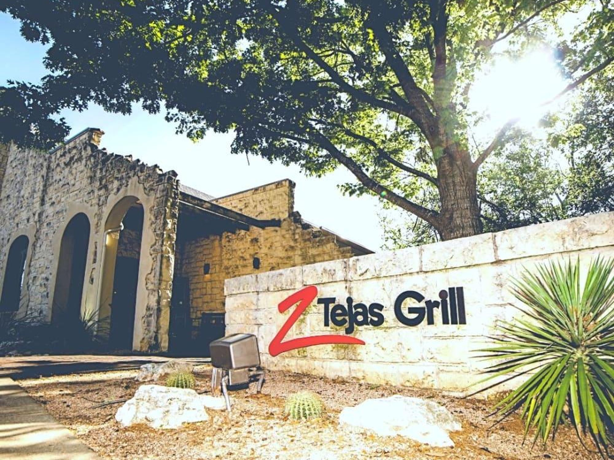 Z'Tejas Grill sign