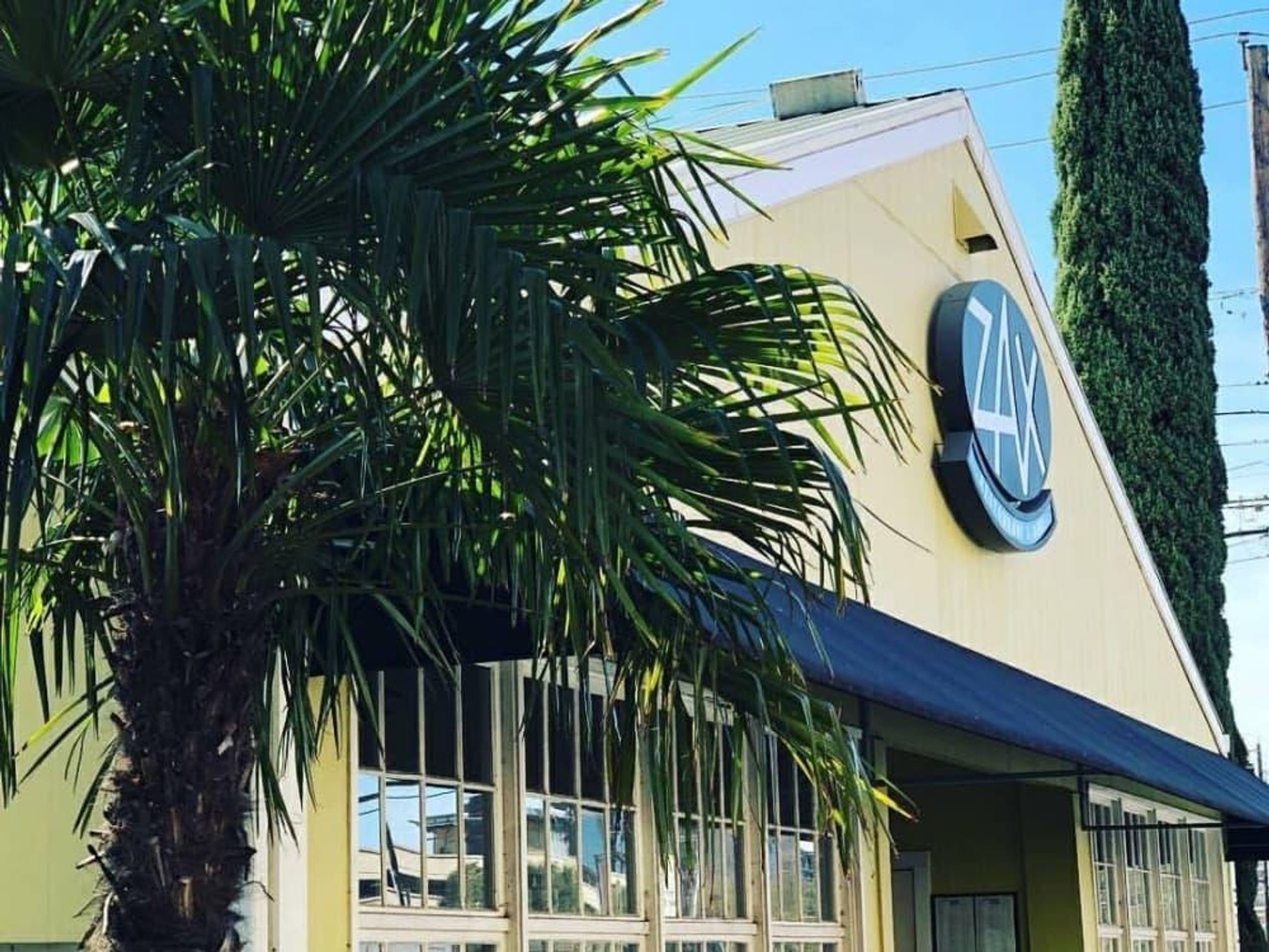 Zax Restaurant & Bar