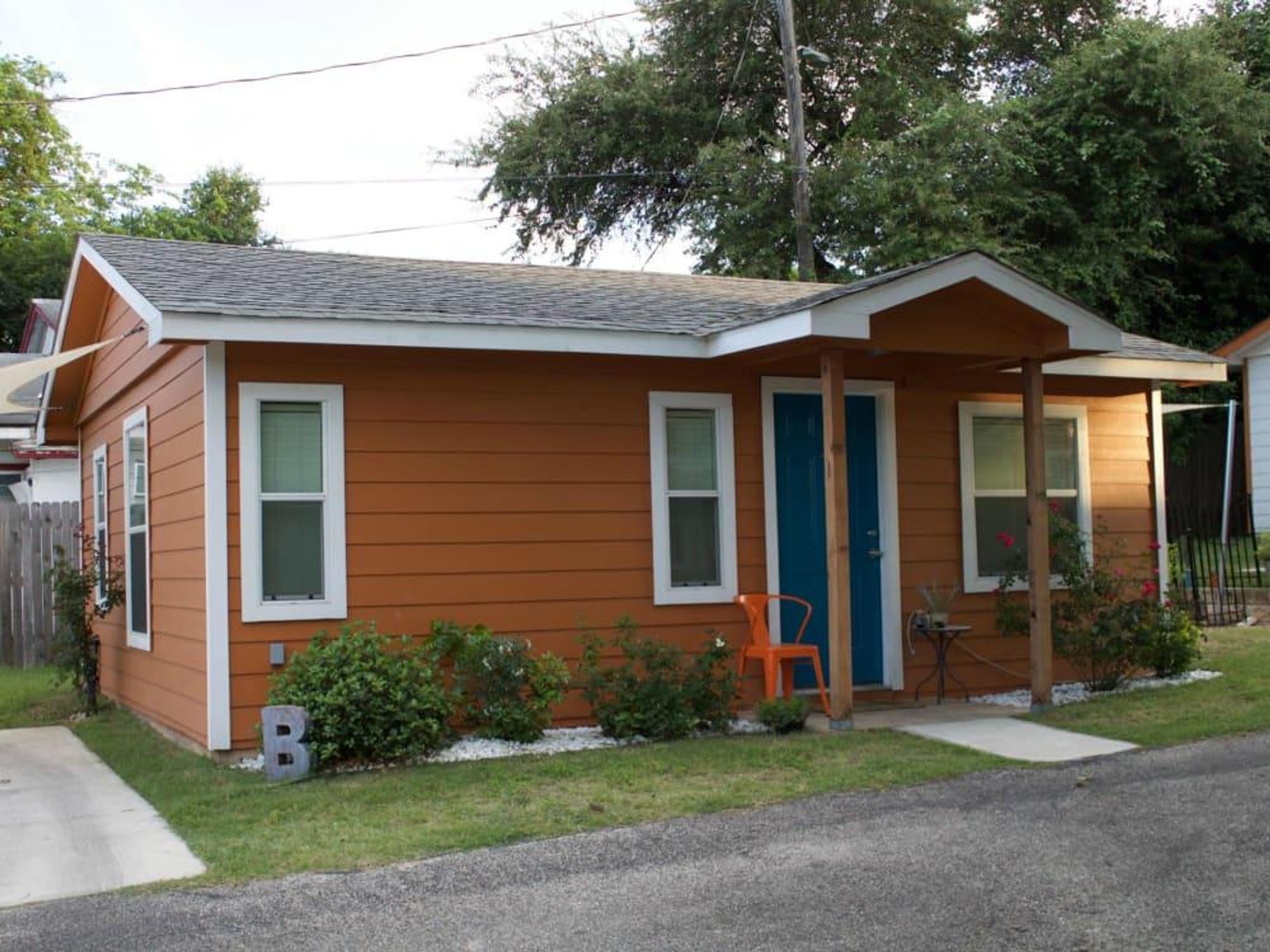 Zumper rental 1116 Northwestern Avenue home house East Austin Boggy Creek OCtober 2015